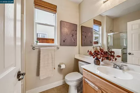 Bath - 1015 Lantern Bay, Hercules, CA 94547 photo 1 of 5