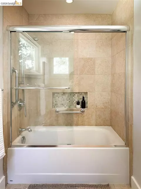 Bath - 955 Shattuck Ave, Berkeley, CA 94707 photo 4 of 6