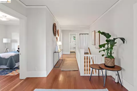 Entry Way - 955 Shattuck Ave, Berkeley, CA 94707 photo 4 of 4
