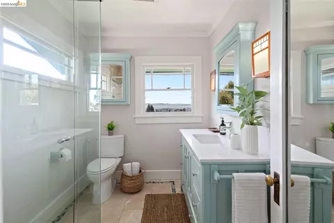 Bath - 955 Shattuck Ave, Berkeley, CA 94707 photo 5 of 6