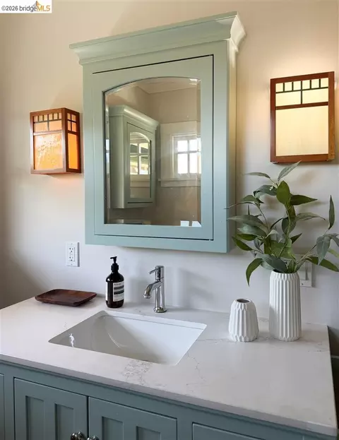 Bath - 955 Shattuck Ave, Berkeley, CA 94707 photo 6 of 6