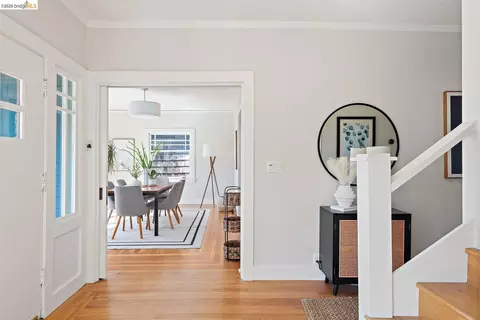Entry Way - 955 Shattuck Ave, Berkeley, CA 94707 photo 1 of 4