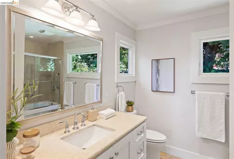 Bath - 955 Shattuck Ave, Berkeley, CA 94707 photo 3 of 6