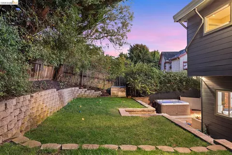 Exterior - 955 Shattuck Ave, Berkeley, CA 94707 photo 10 of 15