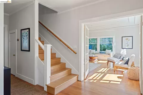 Entry Way - 955 Shattuck Ave, Berkeley, CA 94707 photo 2 of 4