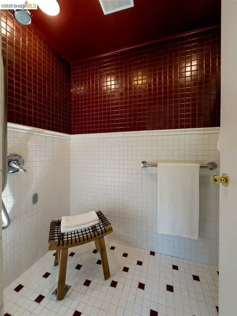 Bath - 955 Shattuck Ave, Berkeley, CA 94707 photo 2 of 6
