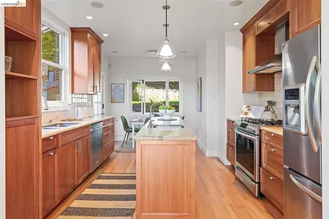 Kitchen - 955 Shattuck Ave, Berkeley, CA 94707 photo 1 of 2