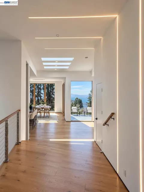 Entry Way - 1026 Grizzly Peak Blvd, Berkeley, CA 94708 photo 3 of 8