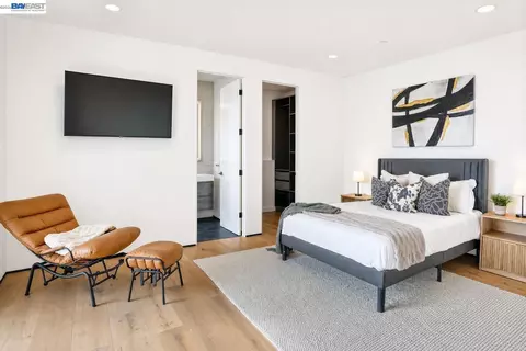 Bedroom - 1026 Grizzly Peak Blvd, Berkeley, CA 94708 photo 4 of 7
