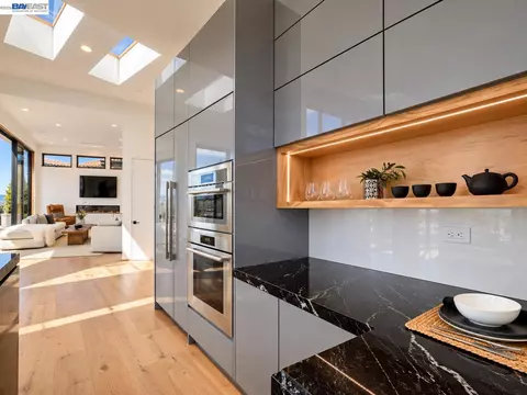 Kitchen - 1026 Grizzly Peak Blvd, Berkeley, CA 94708 photo 3 of 8