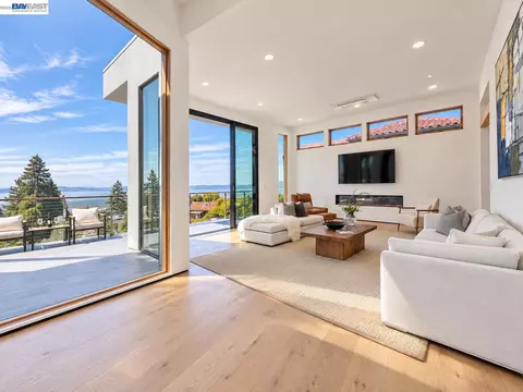Living - 1026 Grizzly Peak Blvd, Berkeley, CA 94708 photo 1 of 4