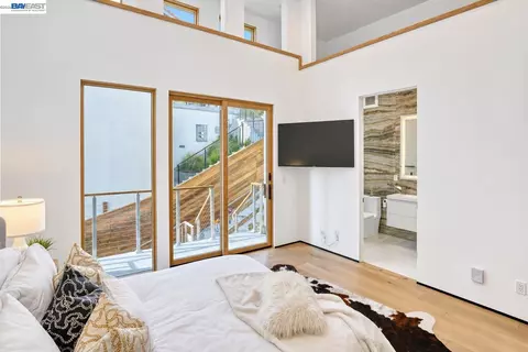 Bedroom - 1026 Grizzly Peak Blvd, Berkeley, CA 94708 photo 7 of 7