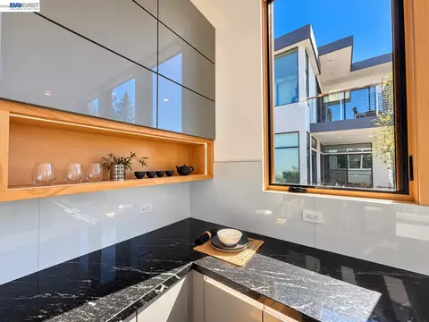 Kitchen - 1026 Grizzly Peak Blvd, Berkeley, CA 94708 photo 4 of 8