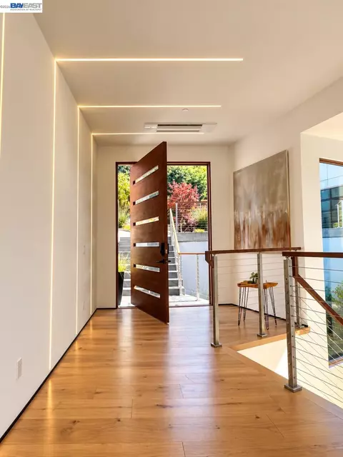 Entry Way - 1026 Grizzly Peak Blvd, Berkeley, CA 94708 photo 7 of 8