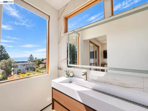 Bath - 1026 Grizzly Peak Blvd, Berkeley, CA 94708 photo 3 of 7