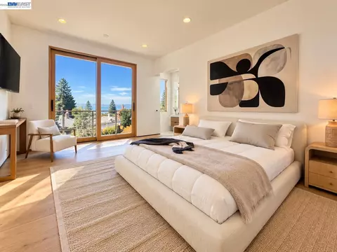 Bedroom - 1026 Grizzly Peak Blvd, Berkeley, CA 94708 photo 5 of 7