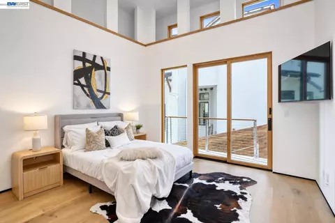 Bedroom - 1026 Grizzly Peak Blvd, Berkeley, CA 94708 photo 1 of 7