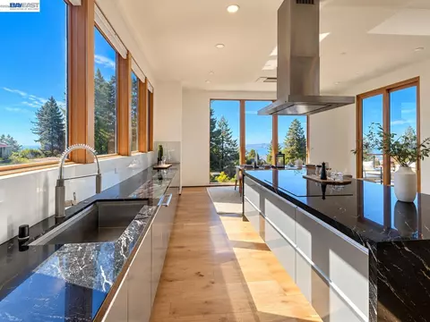Kitchen - 1026 Grizzly Peak Blvd, Berkeley, CA 94708 photo 2 of 8