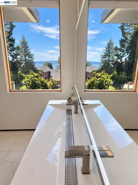 Bath - 1026 Grizzly Peak Blvd, Berkeley, CA 94708 photo 5 of 7