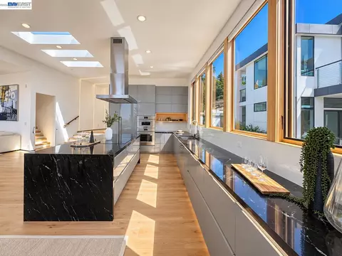 Kitchen - 1026 Grizzly Peak Blvd, Berkeley, CA 94708 photo 6 of 8