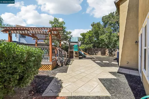 Exterior - 486 Windflower Way, Oakley, CA 94561 photo 4 of 6