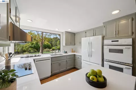 Kitchen - 68 Lambeth Sq, Moraga, CA 94556 photo 2 of 4
