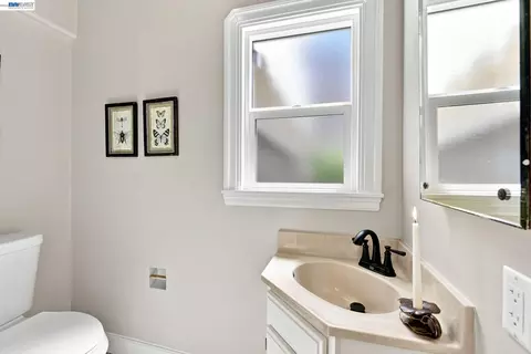 Bath - 876 Bancroft Ave, San Leandro, CA 94577 photo 3 of 3