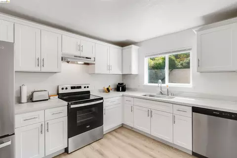 Kitchen - 335 Pepper Dr, Vallejo, CA 94589 photo 2 of 3