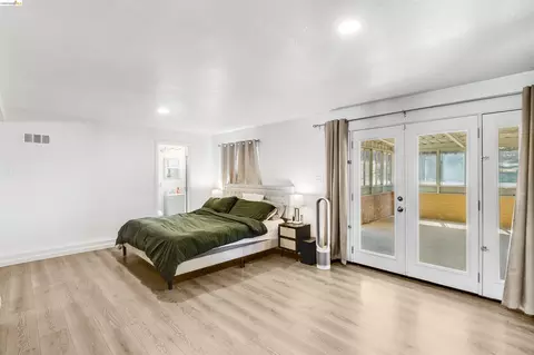 Bedroom - 335 Pepper Dr, Vallejo, CA 94589 photo 6 of 6