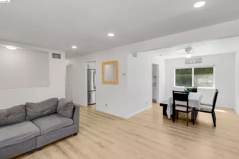Living - 335 Pepper Dr, Vallejo, CA 94589 photo 3 of 5