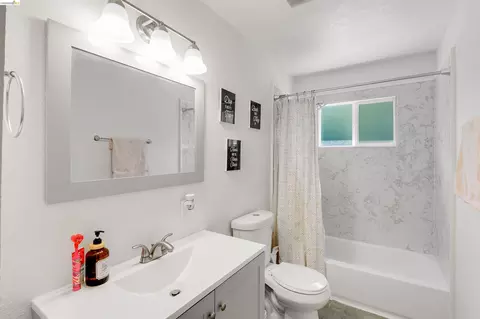 Bath - 335 Pepper Dr, Vallejo, CA 94589 photo 1 of 5
