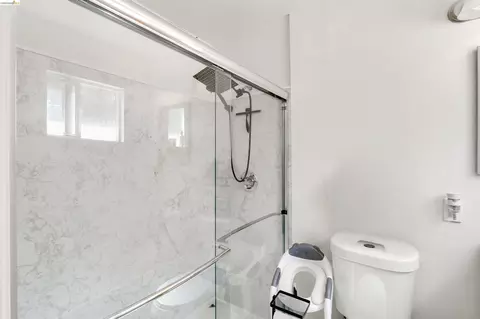 Bath - 335 Pepper Dr, Vallejo, CA 94589 photo 5 of 5