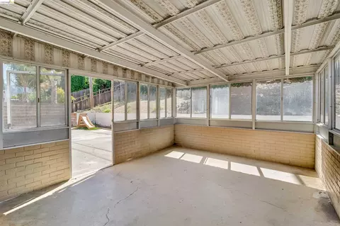 Exterior - 335 Pepper Dr, Vallejo, CA 94589 photo 5 of 13