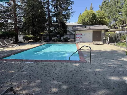 Exterior - 5425 Concord Blvd #E4, Concord, CA 94521 photo 5 of 5