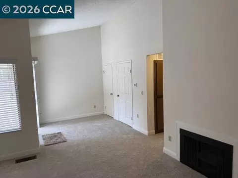 Living - 5425 Concord Blvd #E4, Concord, CA 94521 photo 2 of 4