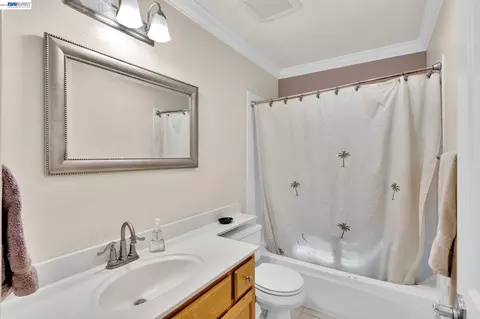 Bath - 1275 Nice Ct, Livermore, CA 94551 photo 3 of 3