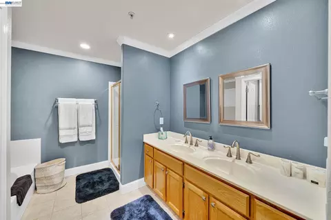 Bath - 1275 Nice Ct, Livermore, CA 94551 photo 2 of 3