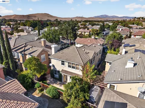 View/Area - 3927 Madbury Ct, Dublin, CA 94568 photo 3 of 10