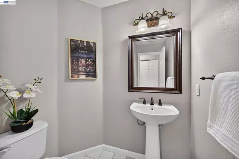 Bath - 3927 Madbury Ct, Dublin, CA 94568 photo 1 of 3