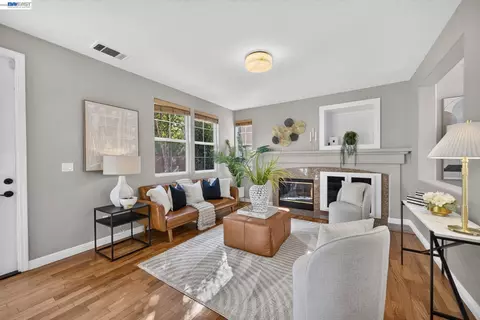Living - 3927 Madbury Ct, Dublin, CA 94568 photo 2 of 5