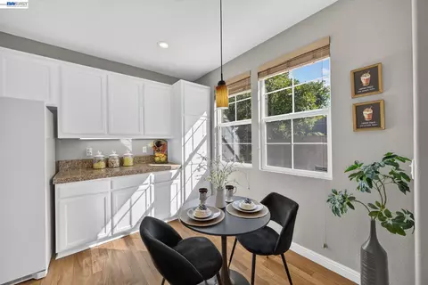Kitchen - 3927 Madbury Ct, Dublin, CA 94568 photo 5 of 5