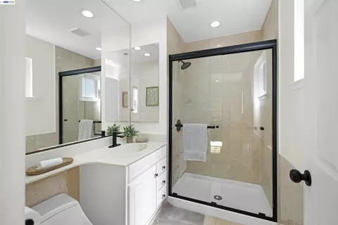 Bath - 2143 Minnie St, Fairview, CA 94541 photo 2 of 2