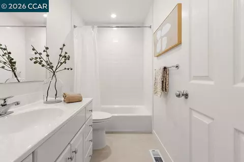 Bath - 809 Mountain View Dr, Lafayette, CA 94549 photo 6 of 7