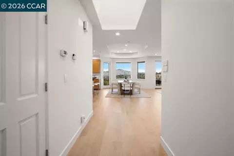 Entry Way - 809 Mountain View Dr, Lafayette, CA 94549 photo 3 of 3