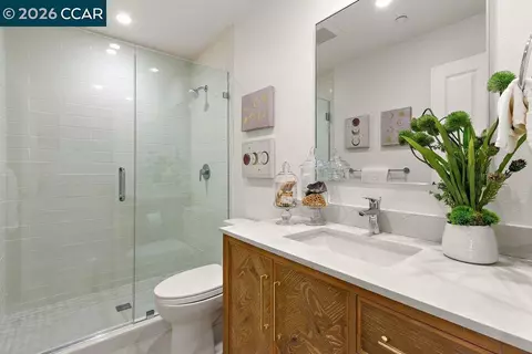 Bath - 809 Mountain View Dr, Lafayette, CA 94549 photo 5 of 7