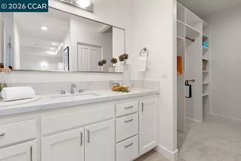 Bath - 809 Mountain View Dr, Lafayette, CA 94549 photo 3 of 7