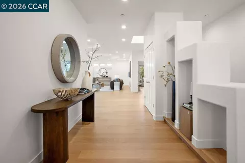 Entry Way - 809 Mountain View Dr, Lafayette, CA 94549 photo 2 of 3