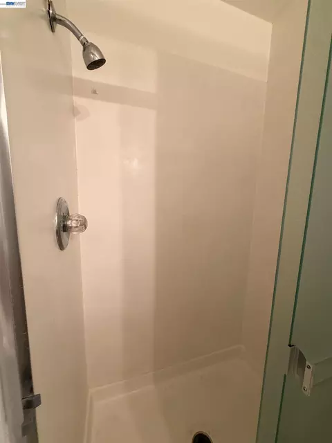 Bath - 1510 E St #22, Hayward, CA 94541 photo 8 of 8