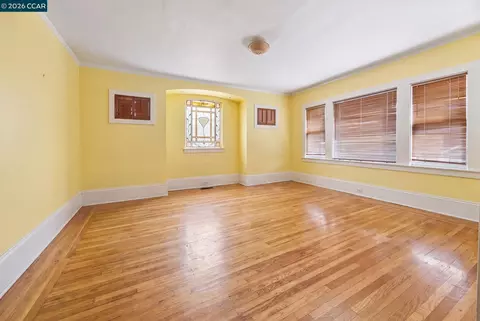 Living - 931 Shattuck Ave, Berkeley, CA 94707 photo 1 of 2