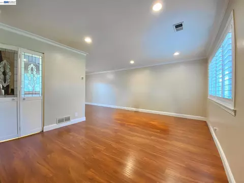 Living - 92 Hemlock Ln, Milpitas, CA 95035 photo 2 of 3
